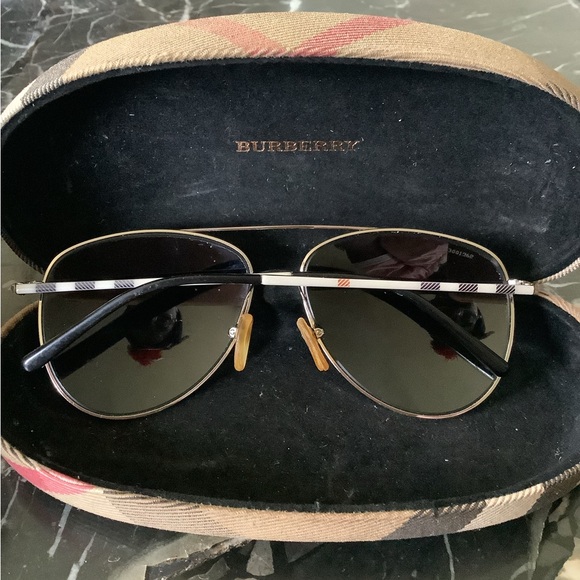 Authentic Burberry pilot aviator sunglasses with case - Picture 1 of 7